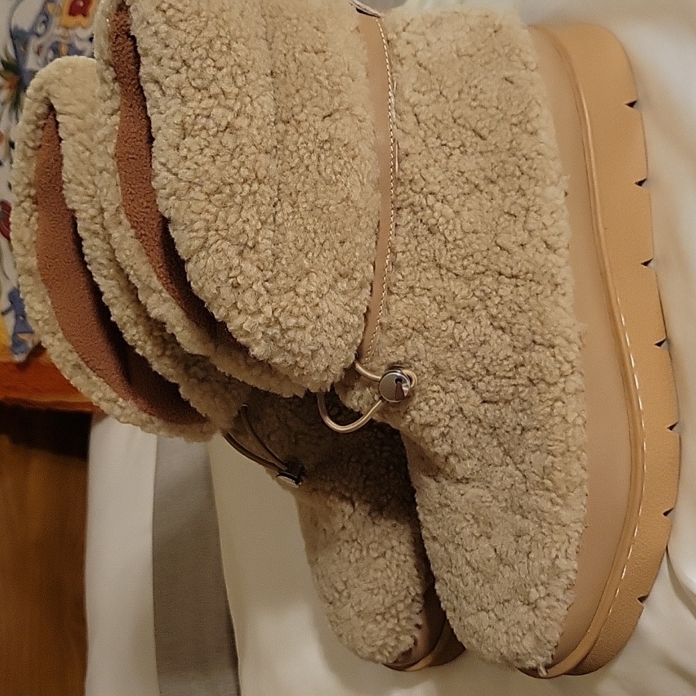 Marc Fisher LTD Kamryn Genuine Shearling Tan Booties 8.5 NWOT